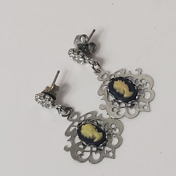 Dainty Whimsical Cameo Pierced Earrings - Picture 5 of 6